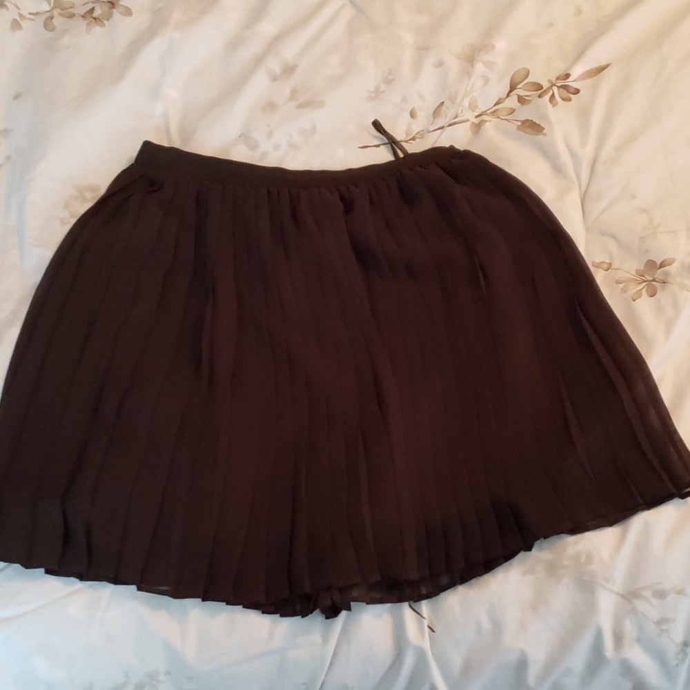 Uniqlo pleated skirt